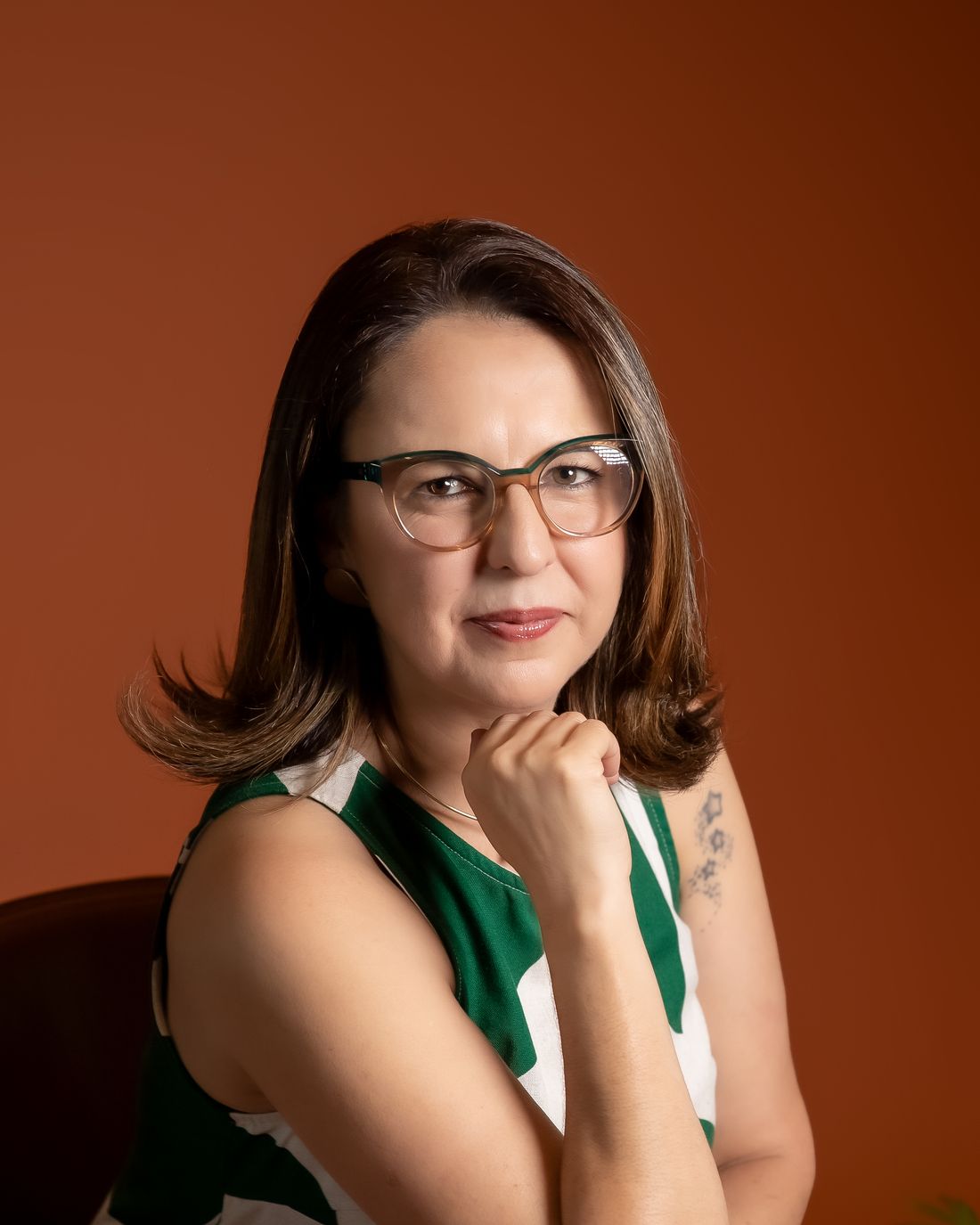 Grazy, fundadora da Ideias Verdes, especialista em kokedamas e plantas